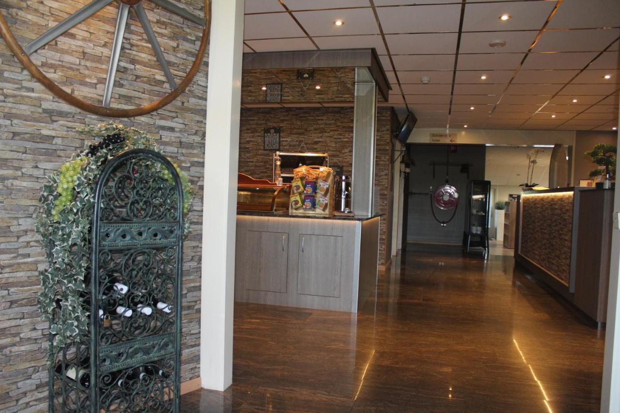 Hotel Restaurant 'T Klokje レーネスセ エクステリア 写真