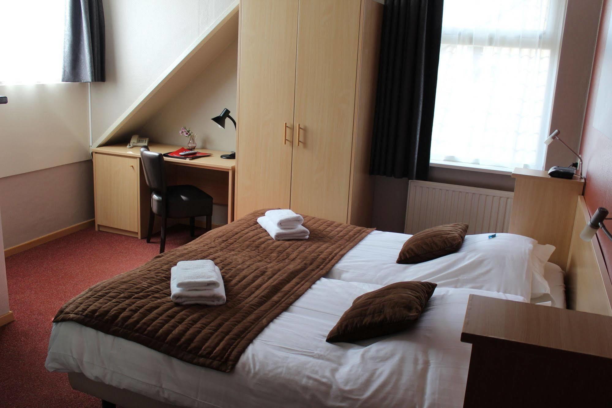 Hotel Restaurant 'T Klokje レーネスセ エクステリア 写真